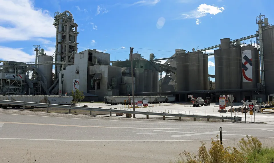 Holcim Aims to Confirm Raised Full-Year Goals in Third-Quarter Figures