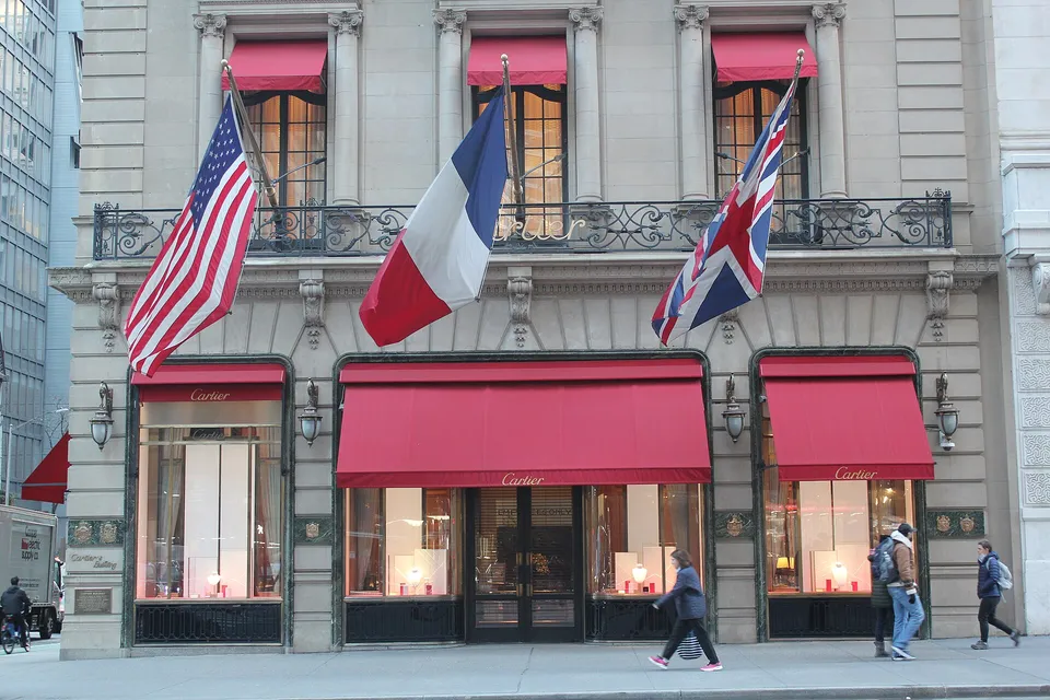 Richemont and Swatch Shares Drop Amid Sector Weakness